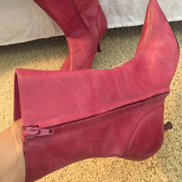Steve Madden raspberry colored booties - Picture 2 of 4