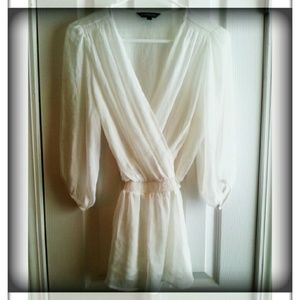 ON HOLDWhite Express sheer 3/4 sleeved top