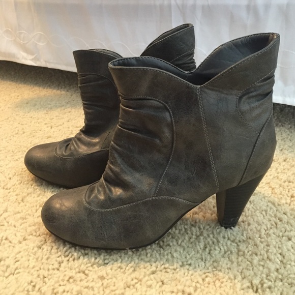 Madden Girl Grey Rouched booties - Picture 2 of 3