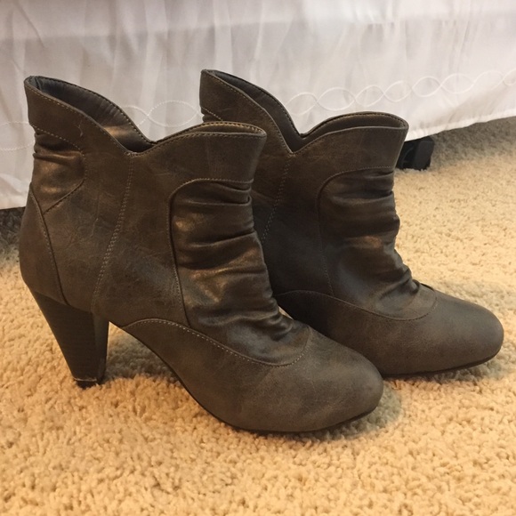 Madden Girl Grey Rouched booties - Picture 3 of 3