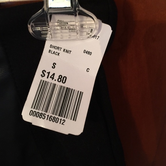 New with tags black faux leather shorts - Picture 2 of 2