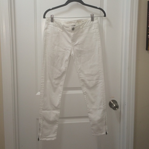 Last chance! White denim capri jeans NWOT