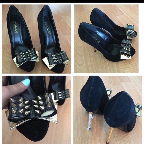 Shoe Dazzle Shoes - Black and gold shoes with spikes