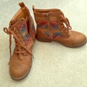 🍁Mossimo ankle boots size 6