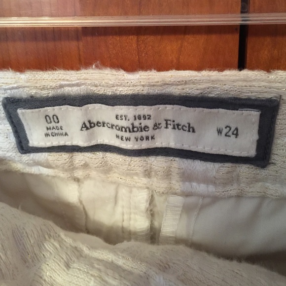 Gold thread Abercrombie shorts - Picture 2 of 3