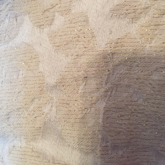 Gold thread Abercrombie shorts - Picture 3 of 3