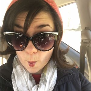 Meet your Posher, Simone