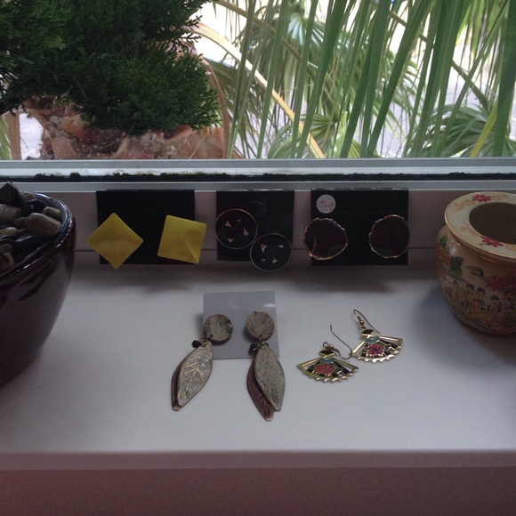 Vintage Earrings like new 5 pairs for $20