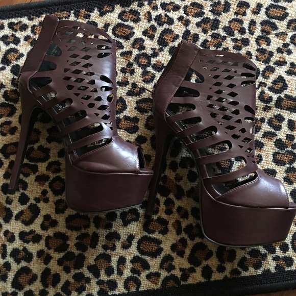 Size 10 Burgundy heels