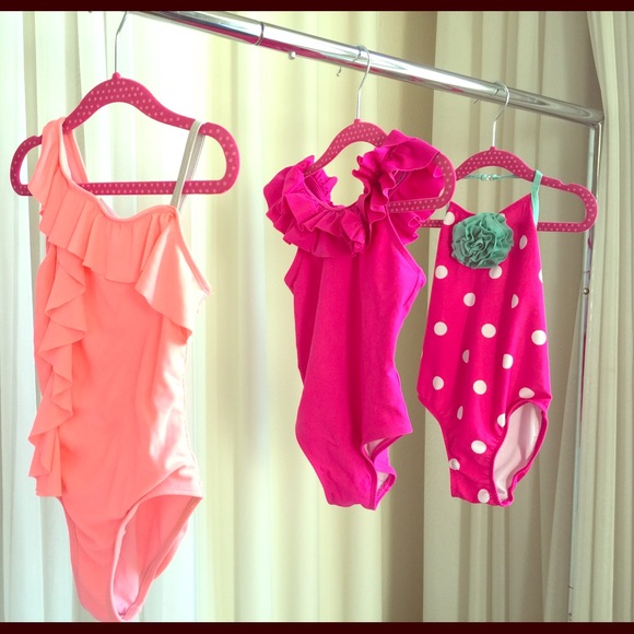 Girls 4T-5T swimsuit trio! 👧🏻👧🏼👧🏽👧🏾👧🏿