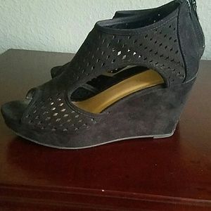 Size 8 black wedges