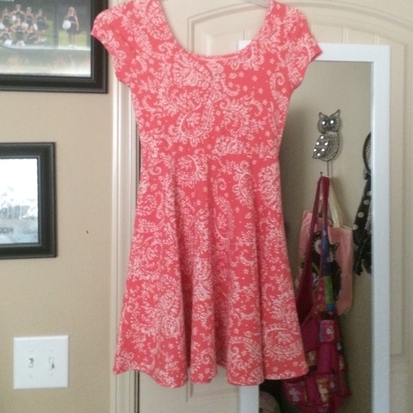 Clothing - Picture 2 of 4