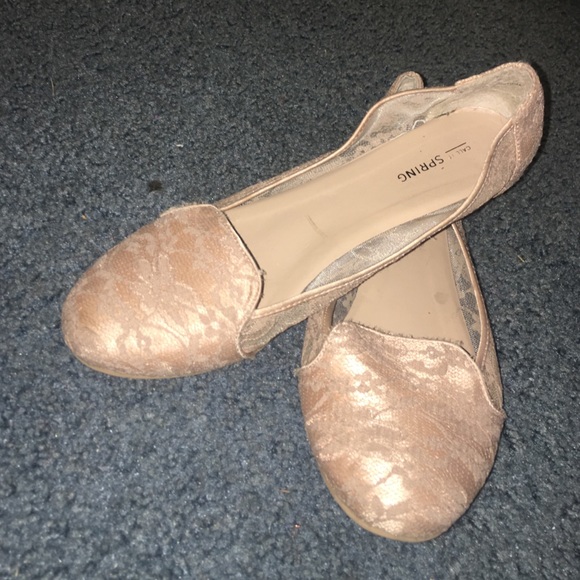 Flat sandals