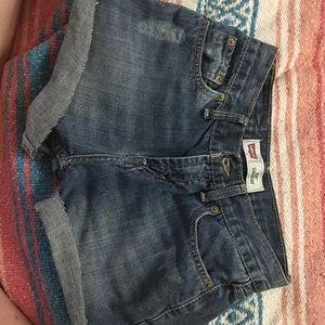 Levi's high waist jean shorts 💙 27