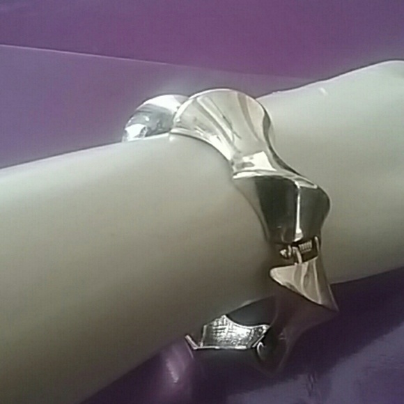 Twist gold hinge bangle bracelet
