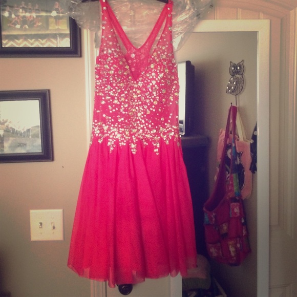 Pink formal V-Neck dress - Picture 1 of 3