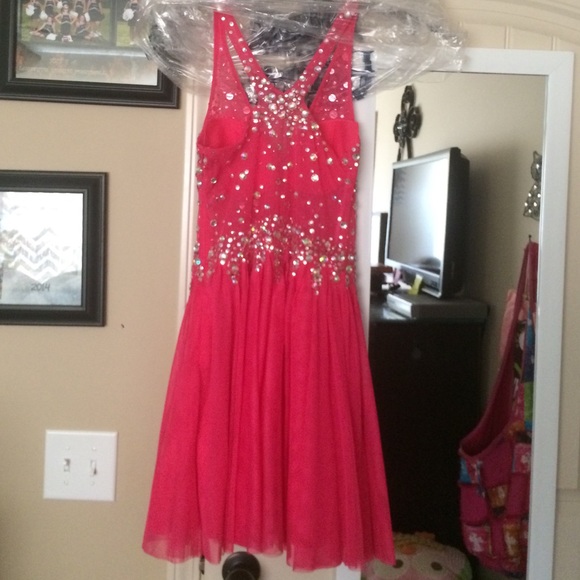 Pink formal V-Neck dress - Picture 2 of 3