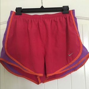 Nike Women's Tempo short (L)