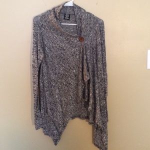 Gray and white printed top