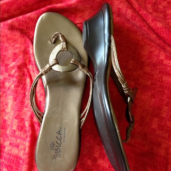 ⛱ Like New! Bronze Sandals. 8.5 WIDE
