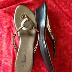 ⛱ Like New! Bronze Sandals. 8.5 WIDE