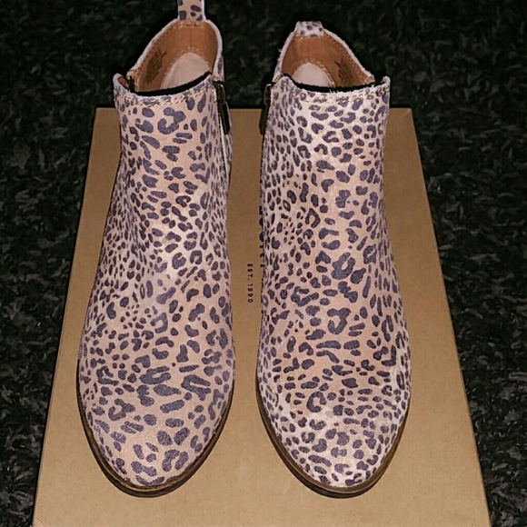 SOLD-----Lucky Brand
