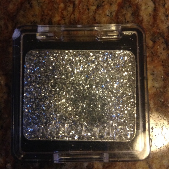 Wet n Wild glitter eyeshadow