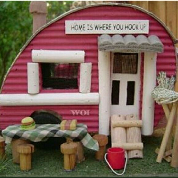 Travel Trailer & Feed Store Birdhouse