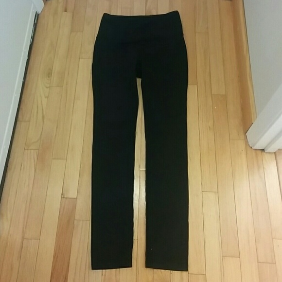 Lucy high waisted leggings size M *make an offer*