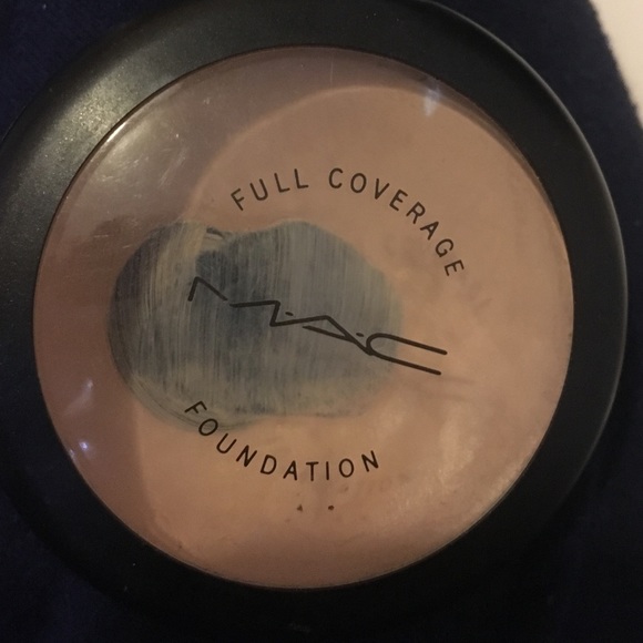 Mac NC15 foundation