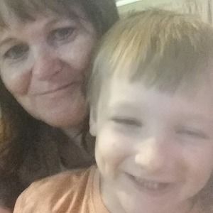 Meet your Posher, Leeann