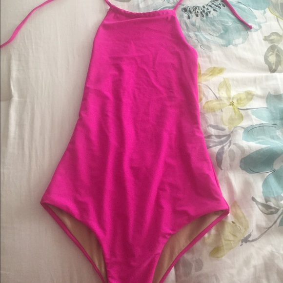 LAST CHANCE 22🅿️🅿️ pink halter scallop one piece