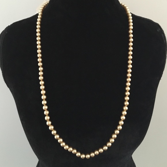 Costume pearl necklace