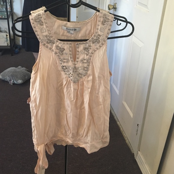 🎉🎉 beautiful embroidered top!