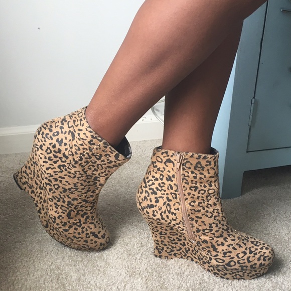 SALE‼️Leopard print booties