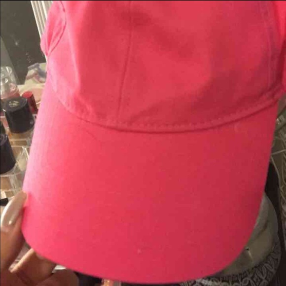 Pink hat! - Picture 2 of 3