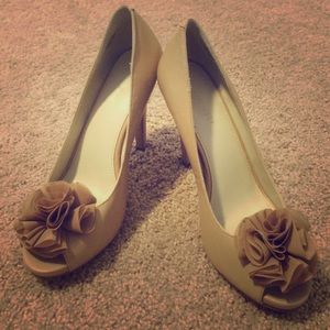 😍😍 Nine West Nude Peep Toe Pumps 😍😍