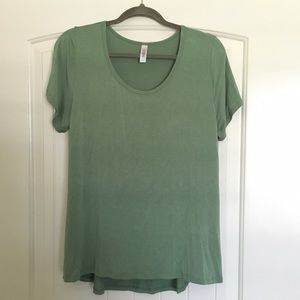 LulaRoe Classic Tee (L)