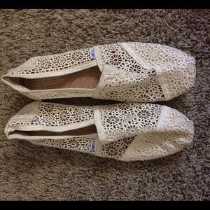 Lace toms