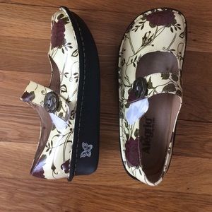 Great hospital work shoes!