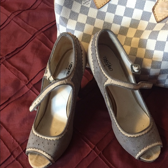 Mossimo Mary Jane heels suede and linen detail