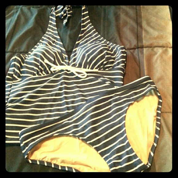 A Pea in the Pod Other - Maternity swim suit