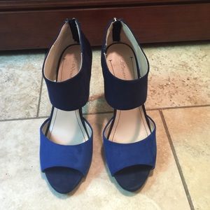 BCBG blue heels