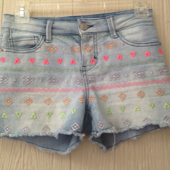 A  aztec pattern shorts
