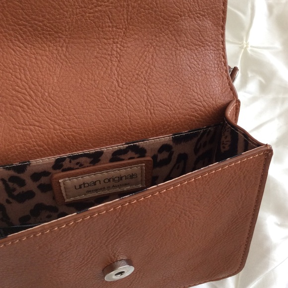 πHOST PICKπ Urban Originals Crossbody Bag - Picture 4 of 4