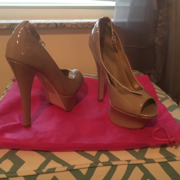 Cream ankle strap platform stilettos - Picture 1 of 3