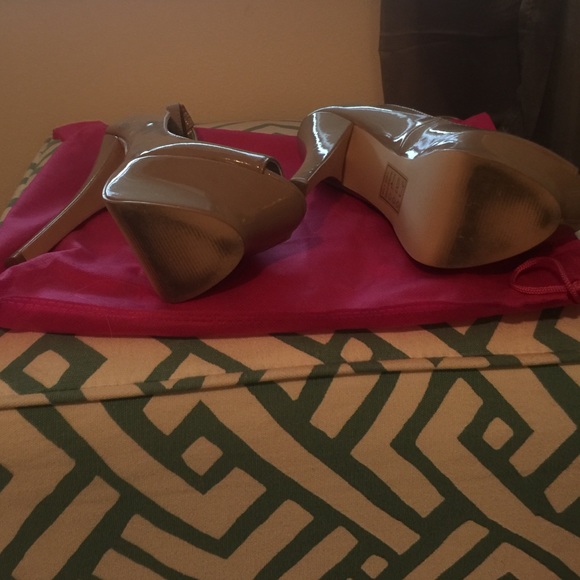 Cream ankle strap platform stilettos - Picture 2 of 3