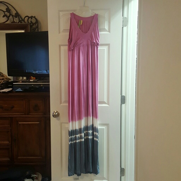 Sleeveless maxi dress