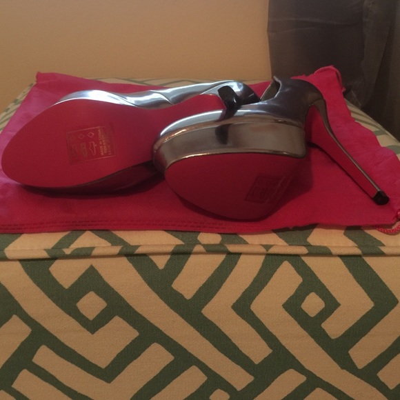 Brand new, never been worn metallic stilettos - Picture 3 of 4