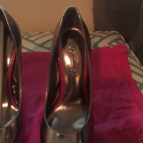 Brand new, never been worn metallic stilettos - Picture 4 of 4